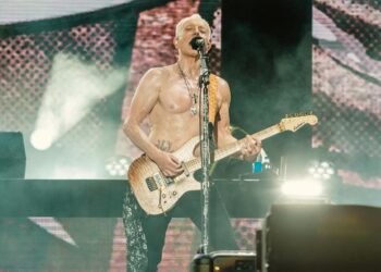 Gran noche de rock se vivió en Monterrey.