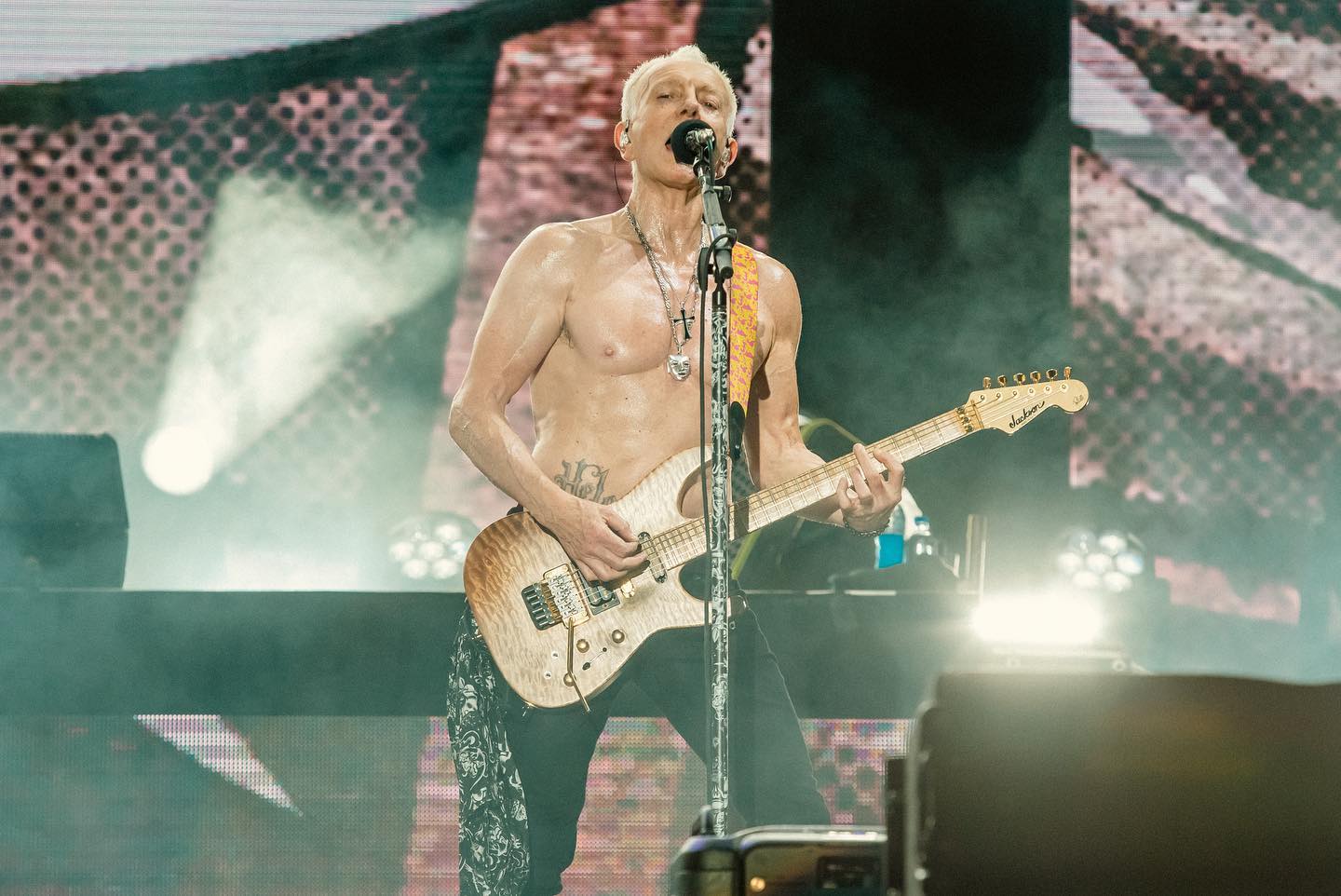 Gran noche de rock se vivió en Monterrey.