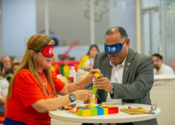 Docentes aprenden braille a través de LEGO