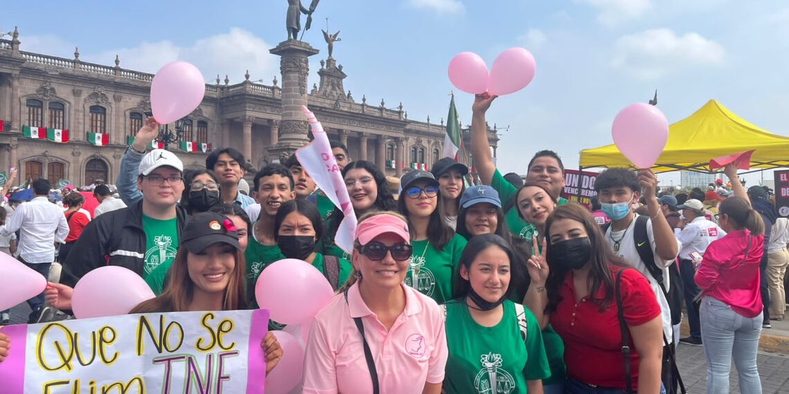 cerca de 27 mil personas se hicieron presentes en Monterrey.