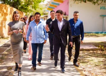 El cantante acompañó a Samuel García y Mariana Rodríguez.