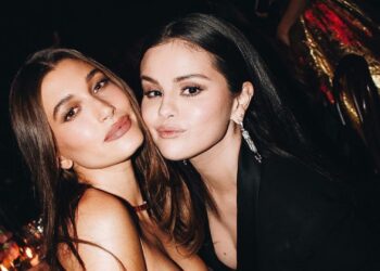 Acusan a Hailey Bieber hasta de embrujar a Selena Gómez