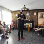 El diputado local, Eduardo Gaona visitó un asilo.