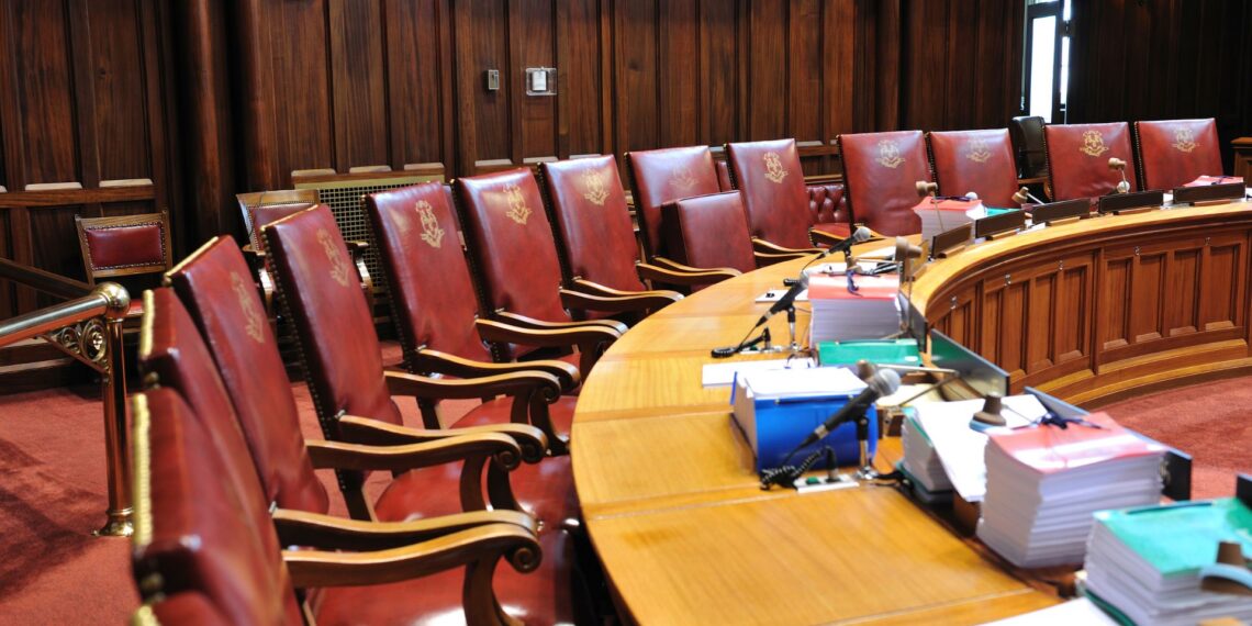 Ahora la edad para ser diputado sería de 18 años