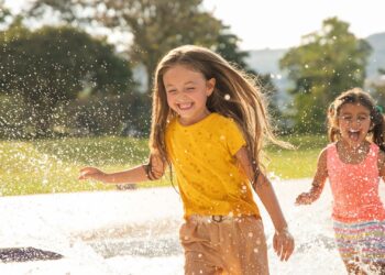 Lleva diputada campamento de diversiones a Escobedo