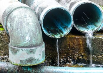 Hogares y restaurantes provocan malos olores en NL