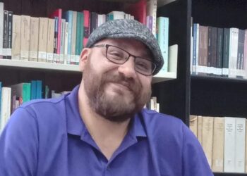 Maestro usa memes en clase como acto de rebeldía