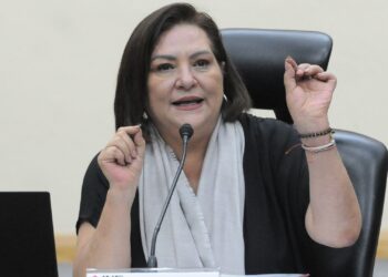 Por primera vez mujer preside al INE