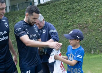 Rayados ofrece a niño un día inolvidable