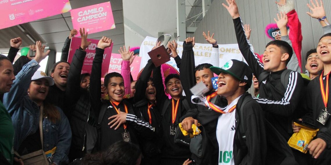 Arriban a NL campeones del Desafío Mundial 2023