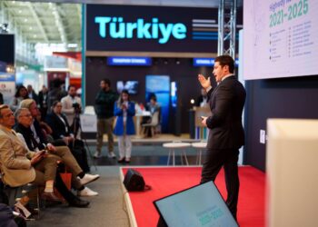 Samuel García fue el único gobernador en ser invitado a dar una conferencia en el evento de Alemania.