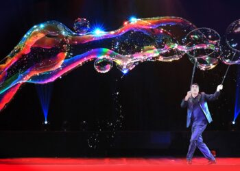 Millones de burbujas deleitarán a regios