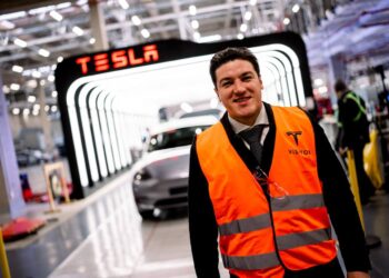 La gira por Alemania fue aprovechada pór el mandatario estatal.