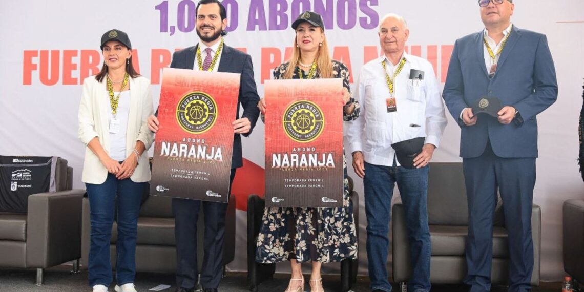 Fuerza Regia donó mil abonos a mujeres víctimas de violencia.