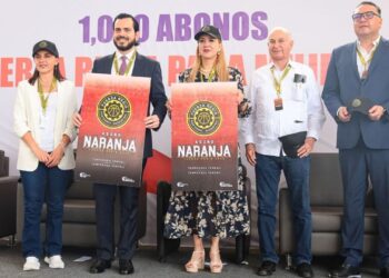 Fuerza Regia donó mil abonos a mujeres víctimas de violencia.