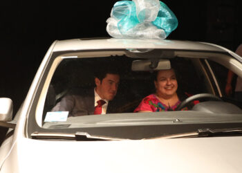 Festeja Samuel a mamás trabajadoras de gobierno