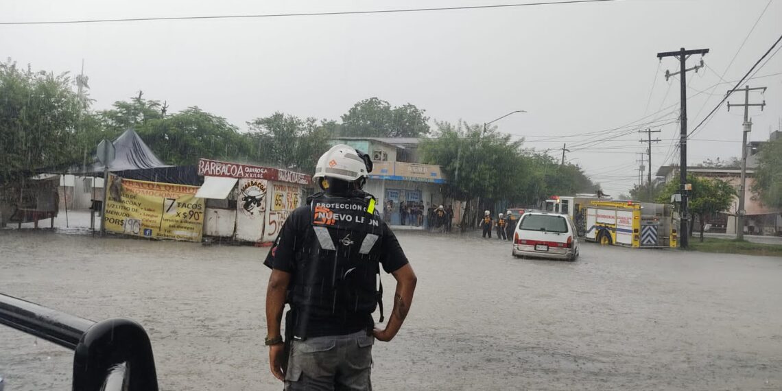 Lluvia “pega” fuerte a regios