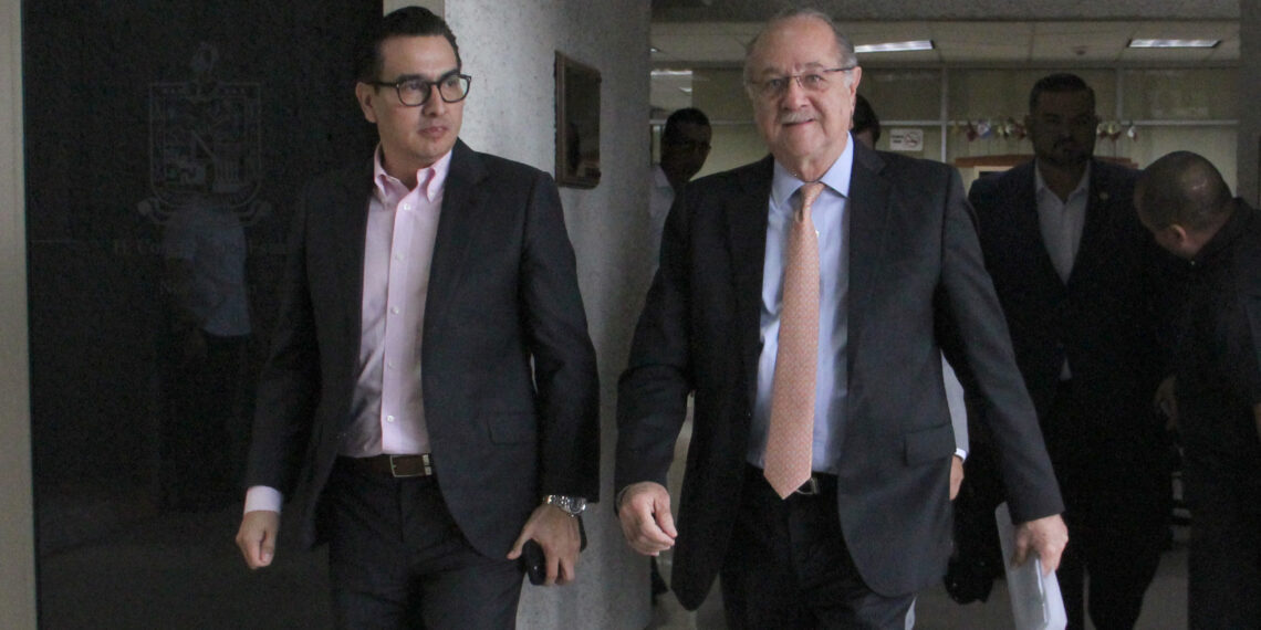 Solicita Javier Navarro terminar juicio político en su contra