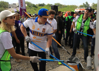 Apuesta cumplida entre Samuel García y Miguel Treviño