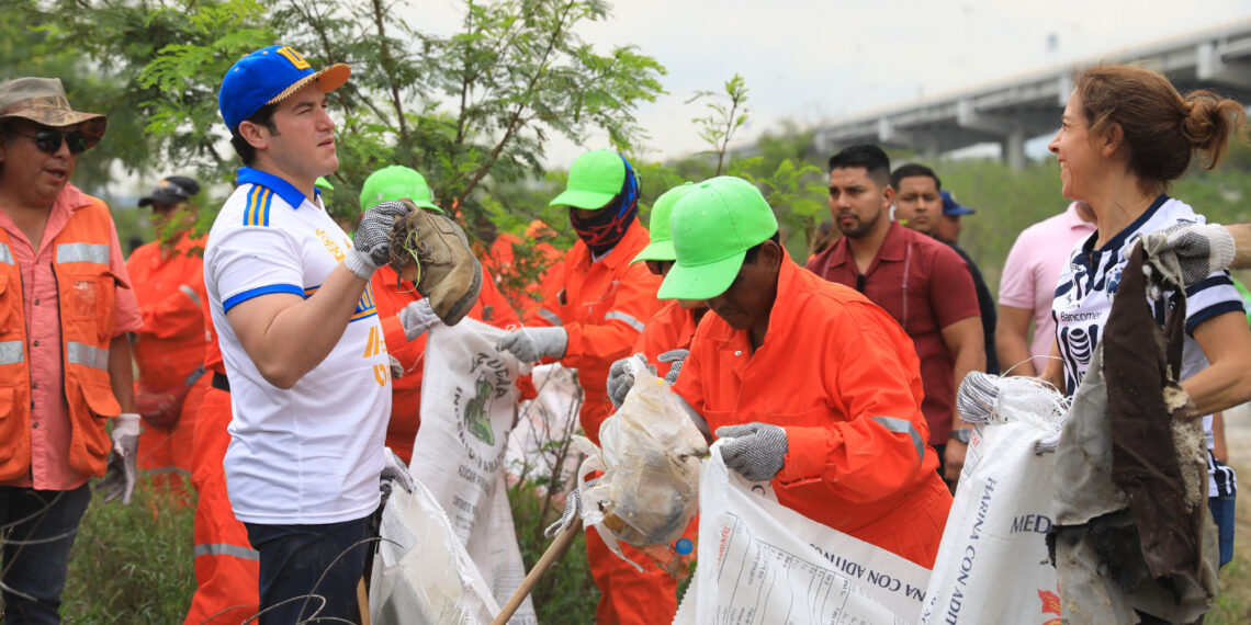 Apuesta cumplida entre Samuel García y Miguel Treviño