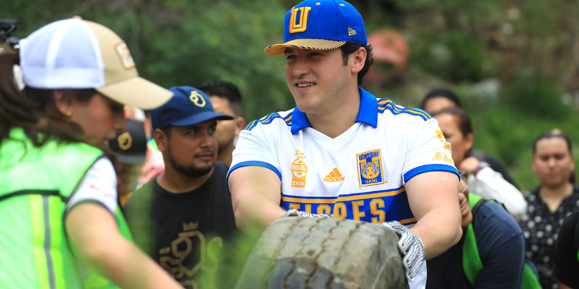 Apuesta cumplida entre Samuel García y Miguel Treviño