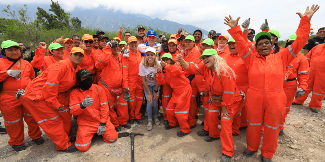 Apuesta cumplida entre Samuel García y Miguel Treviño