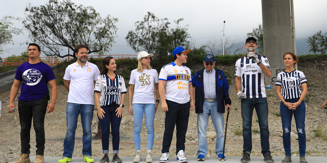 Apuesta cumplida entre Samuel García y Miguel Treviño