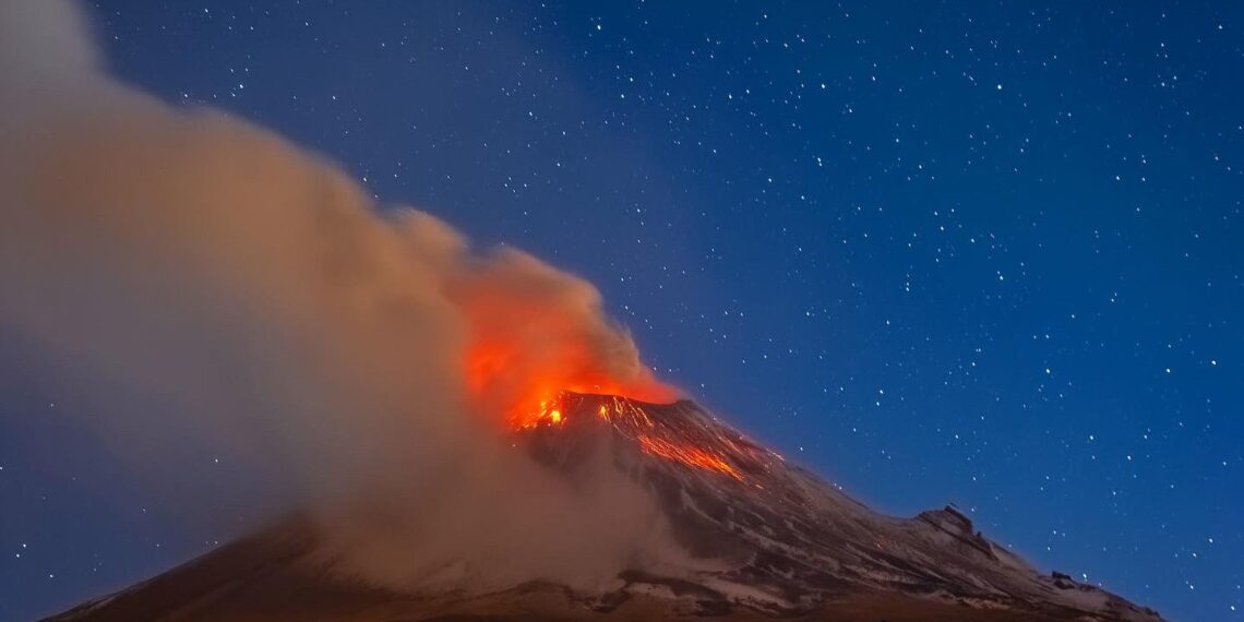 Popocatépetl pone en alerta a México