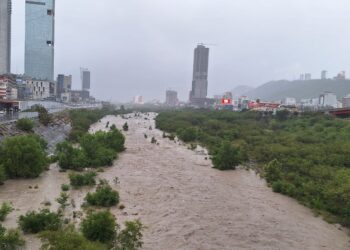 Lluvia “pega” fuerte a regios