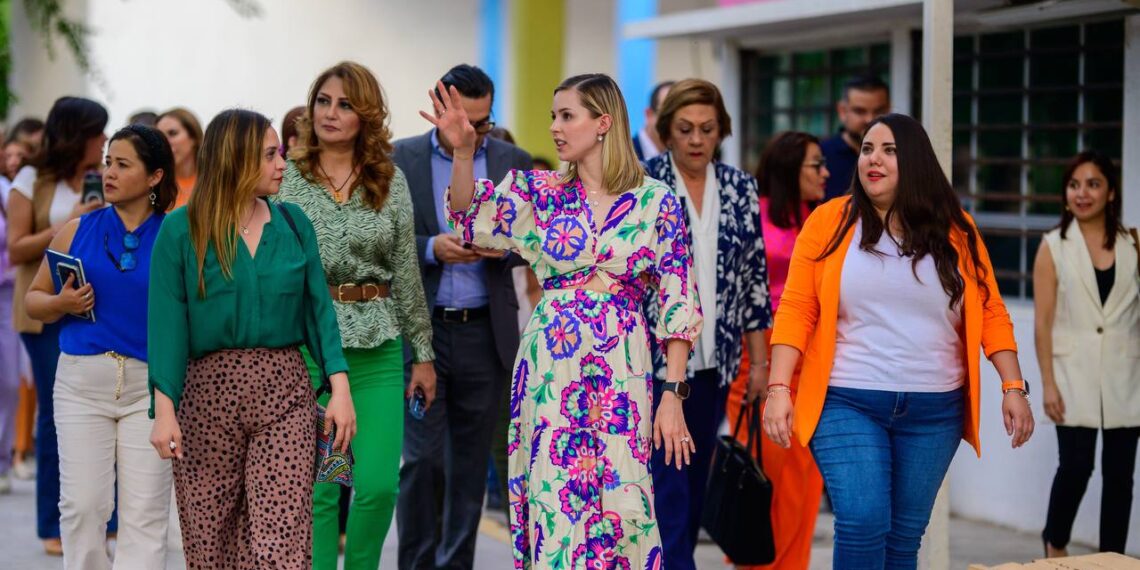 Diputados recorren DIF Capullos