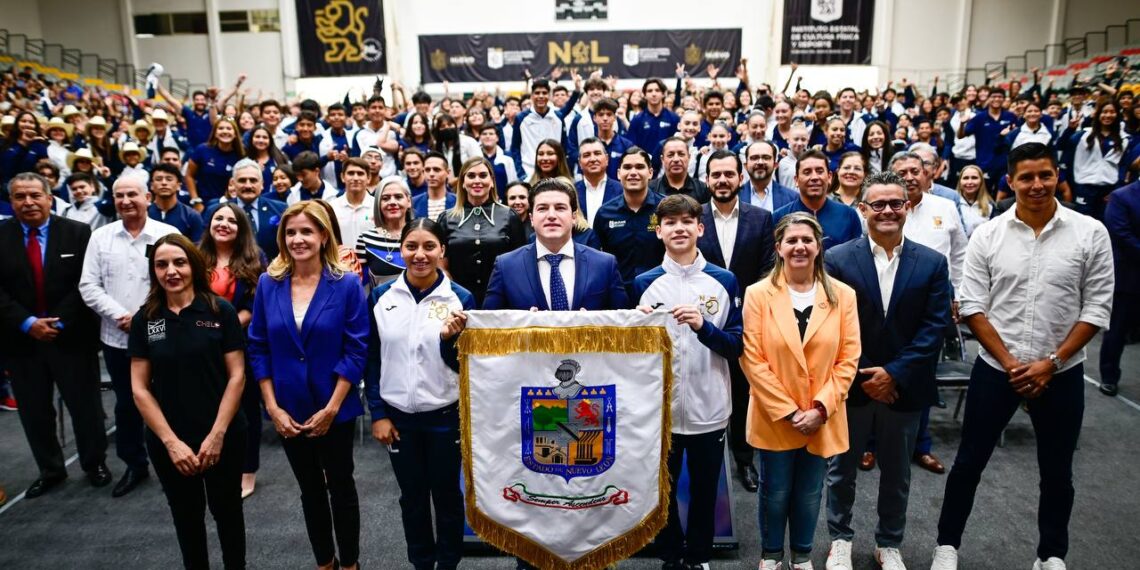 Samuel García abanderó a la Selección de Nuevo León