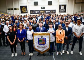 Samuel García abanderó a la Selección de Nuevo León  