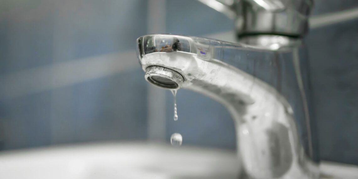 Lluvias dejan 160 colonias sin agua