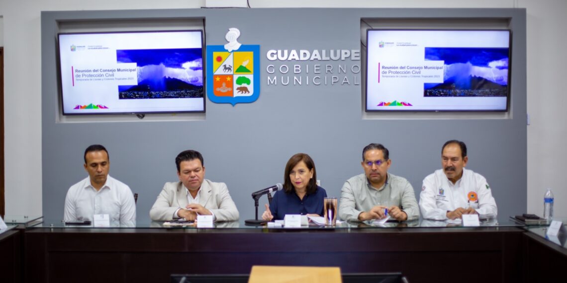 En Guadalupe se preparan para calor y lluvia
