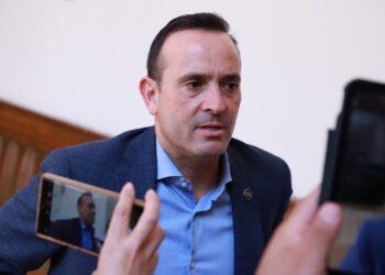 Diálogo entre gobierno y diputados avanza, pero mantiene conflictos