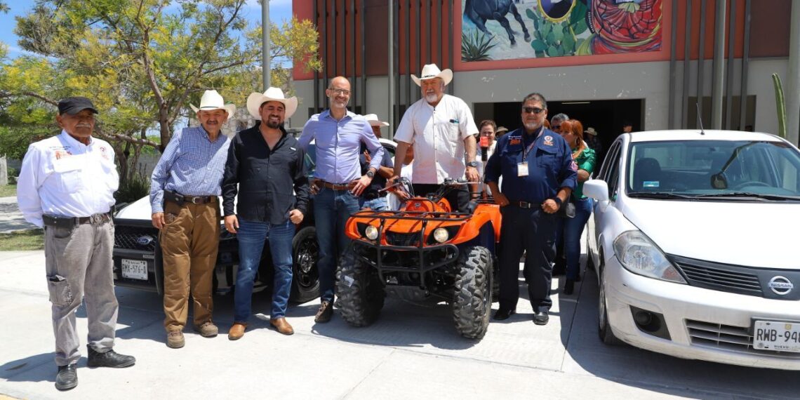 Dona San Pedro patrullas y mobiliario a municipios del sur