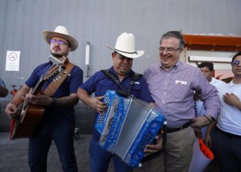 Nuevo León recibe a Ebrard con los brazos abiertos