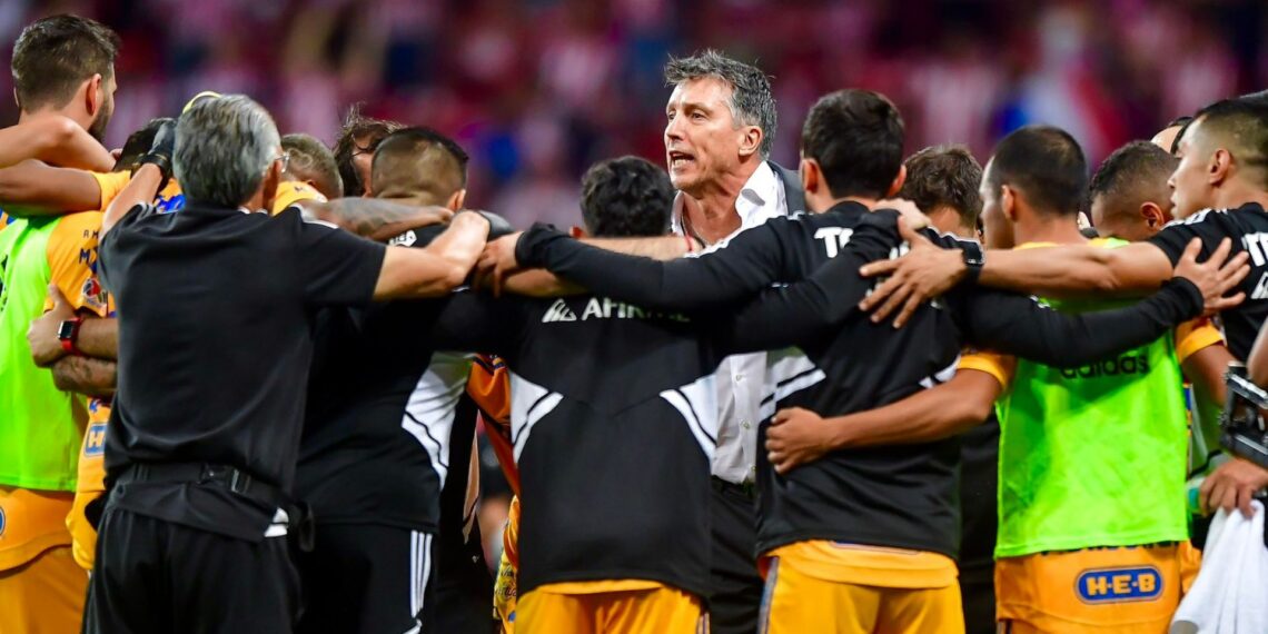 Siboldi se queda, le dan contrato por un año