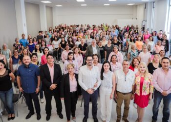 Instala Santiago primera incubadora de negocios para mujeres en NL