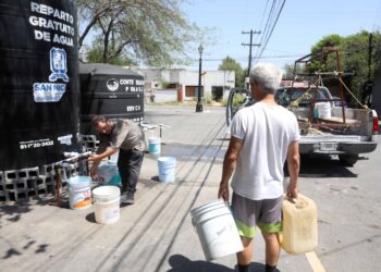 San Nicolás “desempolva” los tinacos