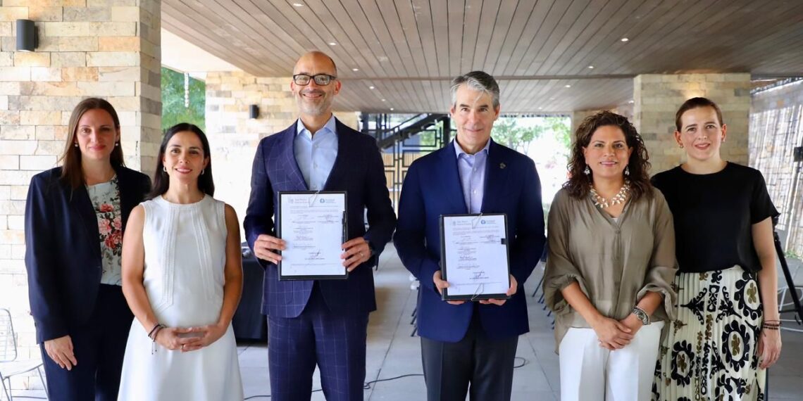 San Pedro y TecSalud firman convenio de colaboración