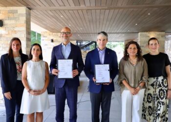 San Pedro y TecSalud firman convenio de colaboración