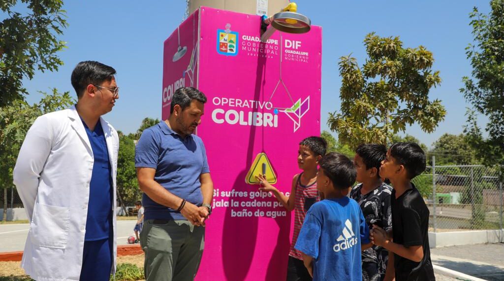 Guadalupe combate calor a regaderazos
