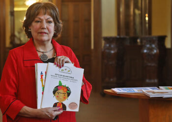 Nuevo León también frena entrega de libros de texto