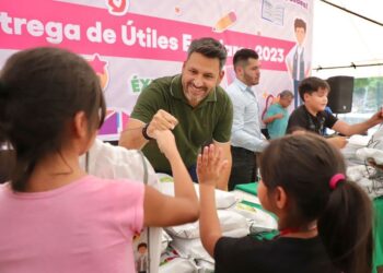 “Acelera” Guadalupe entrega de útiles