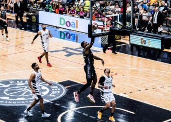 Fuerza Regia debuta con triunfo