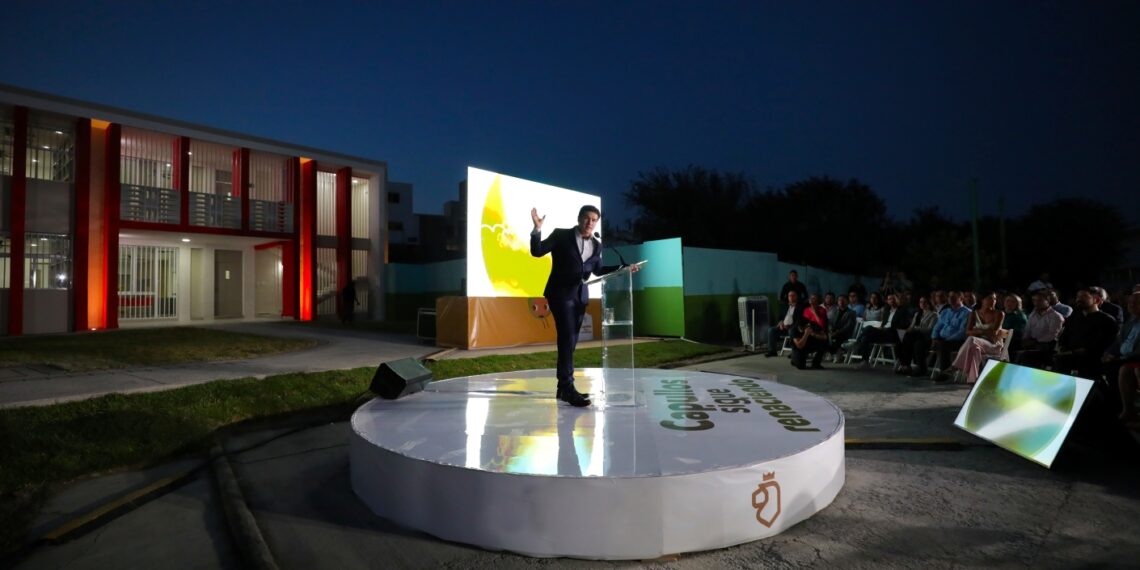 Mariana Rodríguez entrega nuevas Villas de “Capullos Renace”