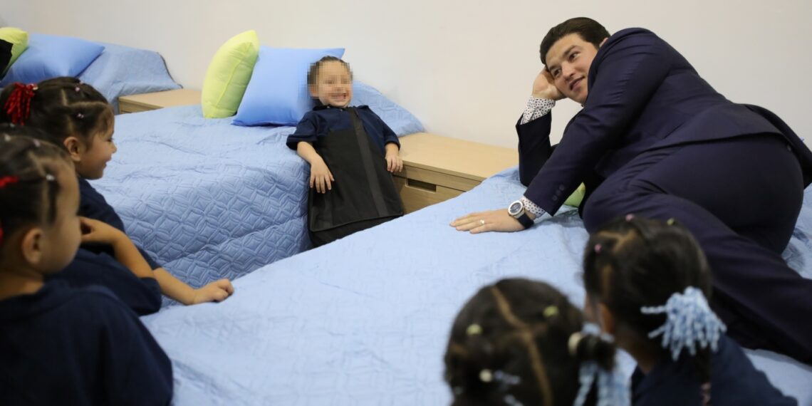 Mariana Rodríguez entrega nuevas Villas de “Capullos Renace”