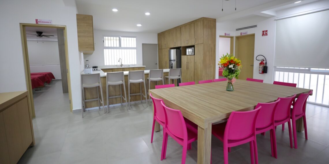 Mariana Rodríguez entrega nuevas Villas de “Capullos Renace”