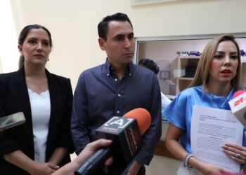 Diputados piden postura del Estado en tema de libros de texto